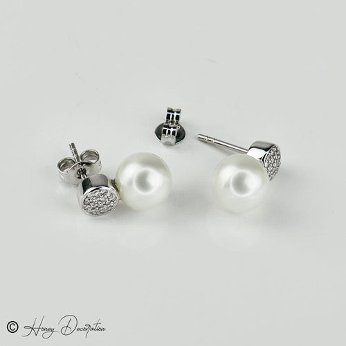 Boucles d'oreilles Boucles d'oreilles puces en or blanc 585 avec perles et diamants 58 Facettes 2305