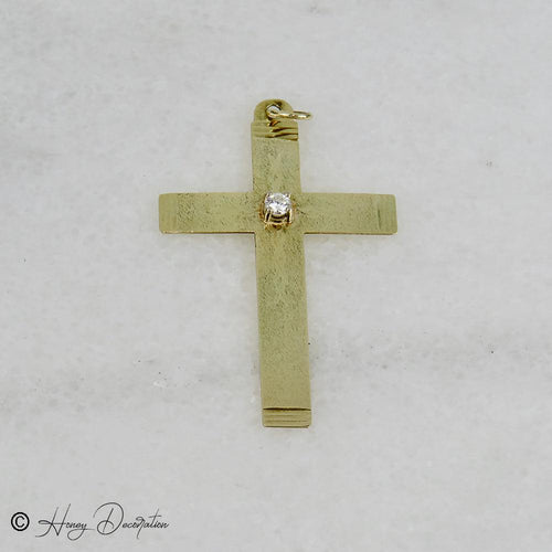 Pendentif Pendentif croix en or jaune 14 carats avec diamant 58 Facettes 1966