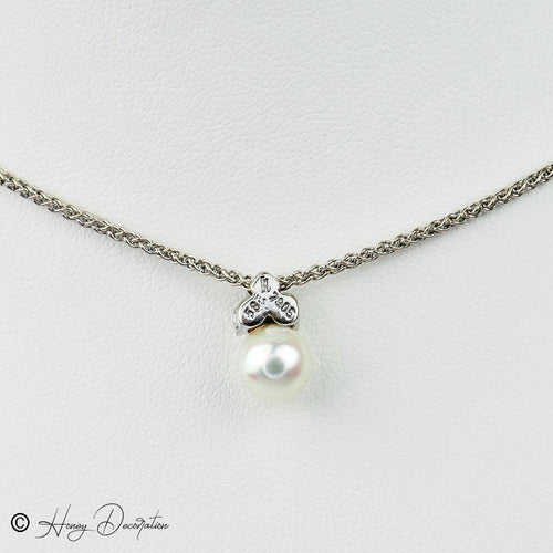 Collier Collier en or blanc 18 carats avec pendentif perle et diamants 58 Facettes 2251
