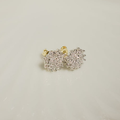 Boucles d'oreilles Boucles d'oreilles puces - Motif fleur en or blanc 14 carats et diamants 58 Facettes 2971