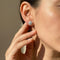 Boucles d'oreilles Boucles d'oreilles puces - Motif fleur en or blanc 14 carats et diamants 58 Facettes 2971