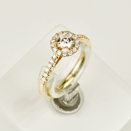 Bague 52.5 Bague halo en or jaune 18 carats avec diamants brillants 58 Facettes 2952