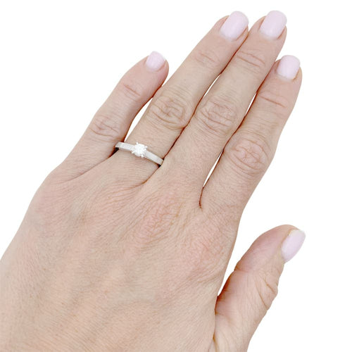 Bague 50 Boucheron Beloved - Bague solitaire en platine avec diamant 0,30 ct 58 Facettes 34979