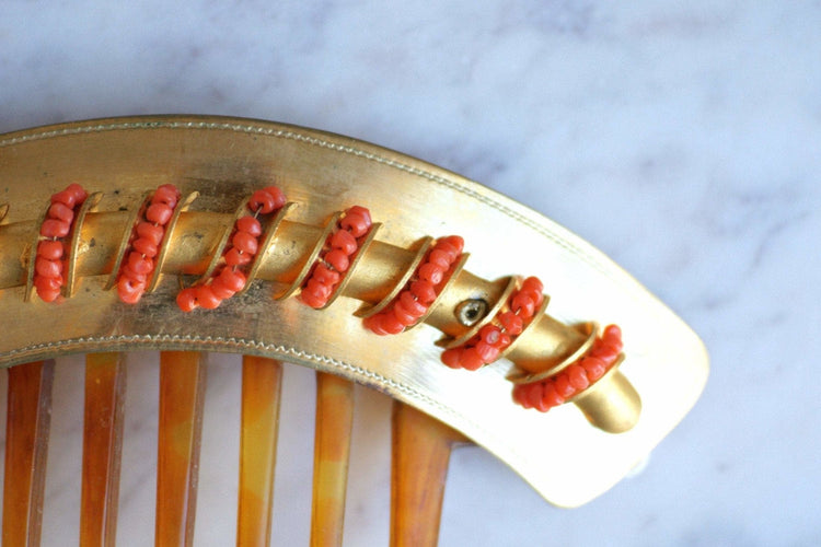 Peigne à cheveux diadème en métal doré et perles de corail 58 Facettes