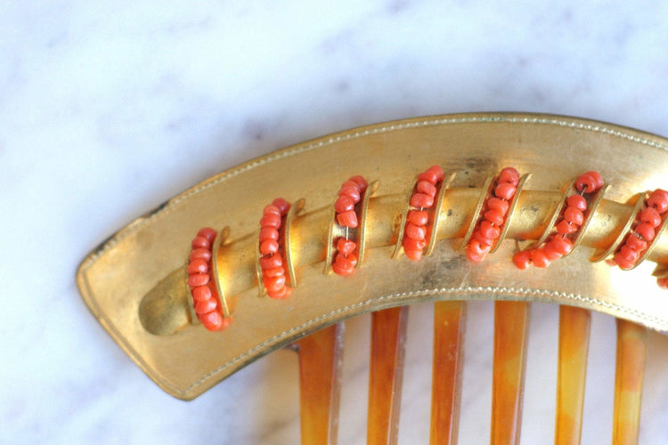Peigne à cheveux diadème en métal doré et perles de corail 58 Facettes