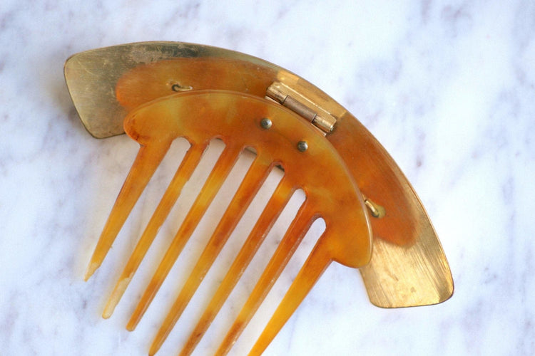 Peigne à cheveux diadème en métal doré et perles de corail 58 Facettes