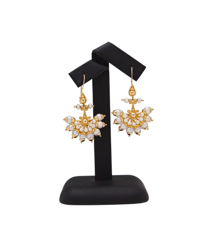 Boucles d'oreilles BOLLYWOOD - Boucles d’oreilles pendantes en or jaune 21K et perles 58 Facettes BO210121/BOLLYWOOD/PHOTO