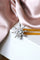 Pique à cheveux - Étoile ornée de strass en métal doré 58 Facettes