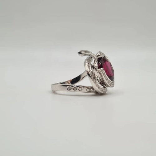Bague 54 Bague or blanc sertie d'une rubellite et diamants naturels 58 Facettes