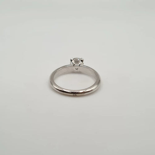 Bague 49 Solitaire or blanc serti d'un diamant 58 Facettes