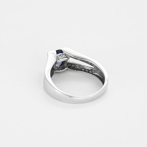 Bague 49 Bague en or gris, saphir et diamants 58 Facettes SNA1714