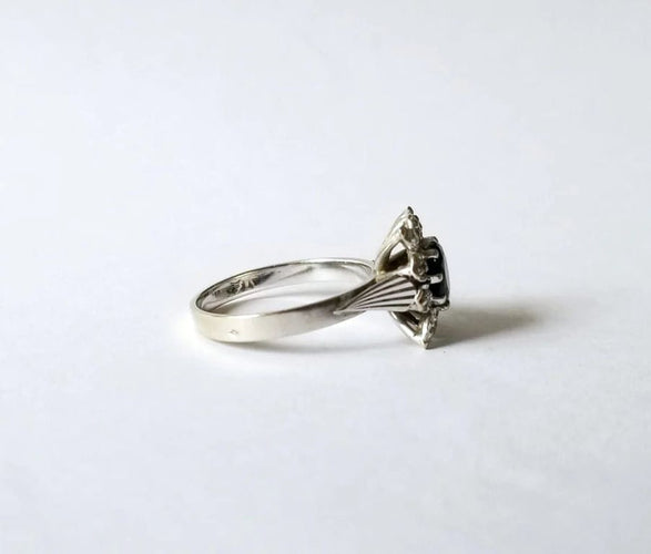 Bague 50 Bague pompadour saphir bleu et diamants en or blanc 18k 58 Facettes