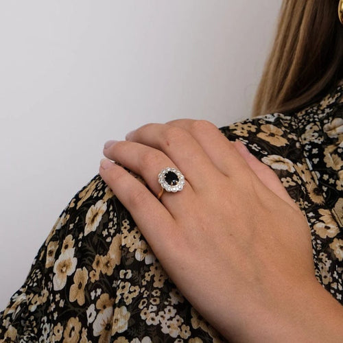 Bague 47 Bague en or jaune, diamants & saphir 58 Facettes