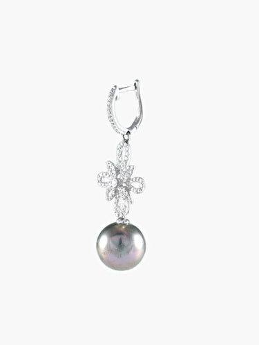 Boucles d'oreilles Boucles d'oreilles motif floral en or blanc et perles de Tahiti, diamants 58 Facettes 476 00087