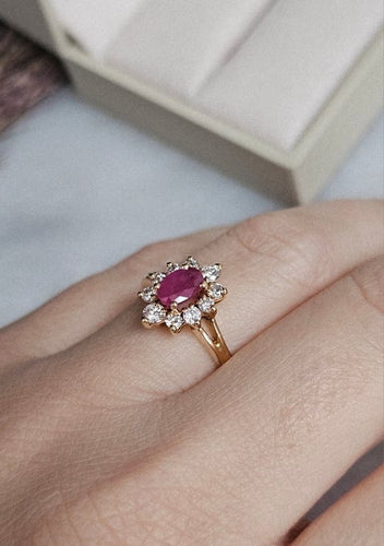 Bague 51.5 Bague marguerite rubis et diamants en or jaune 18 carats 58 Facettes 717