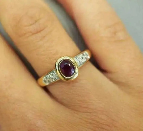 Bague 51 Bague en or jaune, diamants, rubis 58 Facettes