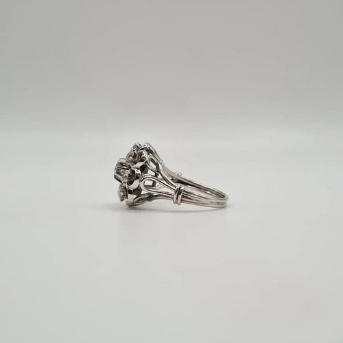 Bague 56 Bague fleur platine diamants 58 Facettes