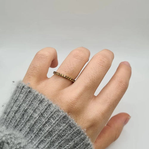 Bague 54 Demi-alliance or jaune 18 carats sertie de saphirs oranges 58 Facettes