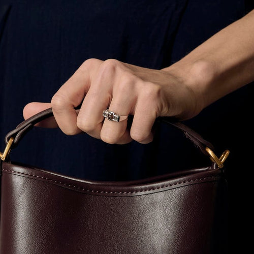 Bague 51.5 Bague en platine, diamant chocolat et diamant blanc 58 Facettes B250636