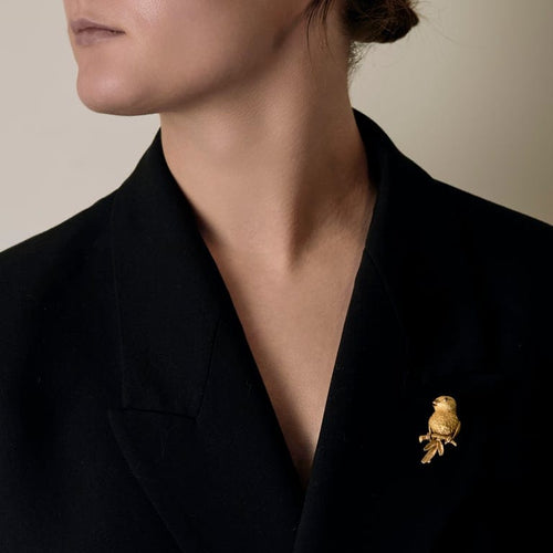 Van Cleef & Arpels - Georges Lenfant - Rare Broche "Moineau sur la branche" en or jaune et saphirs 58 Facettes EVR2864