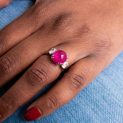 Bague 51 Bague - Rubis cabochon et deux diamants en or gris 18k 58 Facettes ALGU03