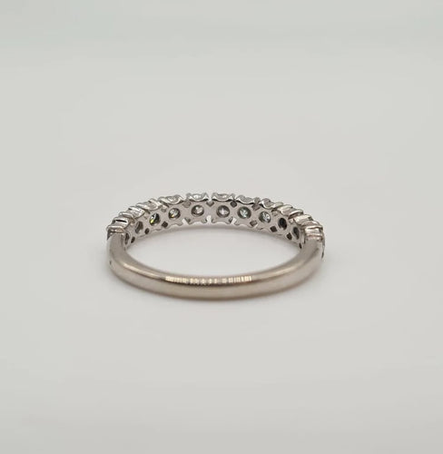 Bague 55.5 Demi-alliance or blanc 18 carats sertie de diamants 58 Facettes