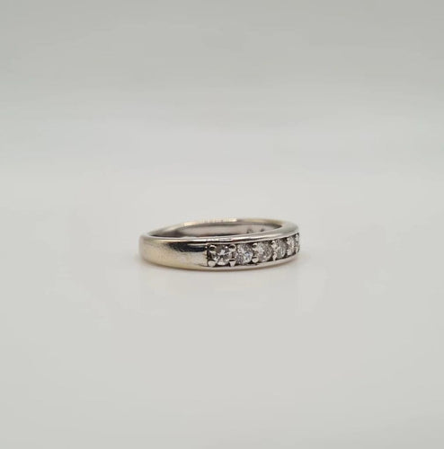 Bague 49 Alliance or blanc sertie de diamants naturels 58 Facettes