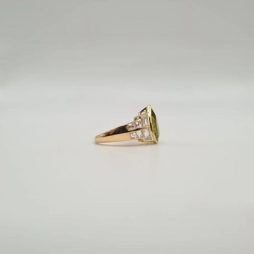 Bague 50 Bague en or jaune 18 carats avec péridot et diamants 58 Facettes
