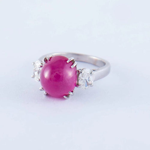 Bague 51 Bague - Rubis cabochon et deux diamants en or gris 18k 58 Facettes ALGU03