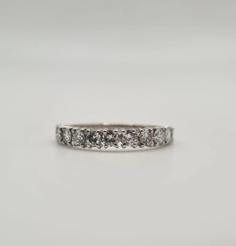 Bague 55.5 Demi-alliance or blanc 18 carats sertie de diamants 58 Facettes