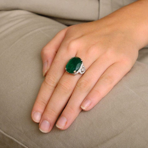 Bague 54 Bague émeraude ovale et diamants en or gris 18k 58 Facettes ALGU23