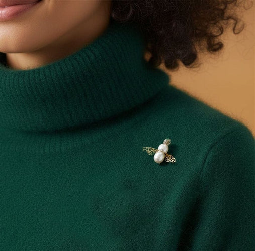 Broche Broche L’Abeille en or jaune 18k, diamants, émeraudes et perle d’eau douce 58 Facettes