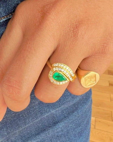 Bague 54 Bague Tourbillon or jaune, émeraude et diamants 58 Facettes