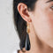 Boucles d'oreilles Boucles d’oreilles créoles têtes de béliers en or jaune 18k et ébène 58 Facettes AB59