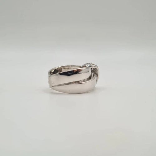 Bague 54 Bague or blanc sertie de diamants 58 Facettes