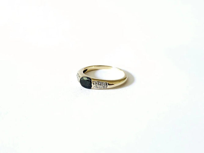 Bague 56 Bague or jaune, saphir et diamants 58 Facettes