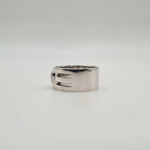Bague 54 Bague or blanc sertie de diamants 58 Facettes