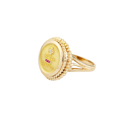 Bague 52 Augis - Bague chevalière « + qu’hier – que demain » en or jaune 18 carats 58 Facettes 33094