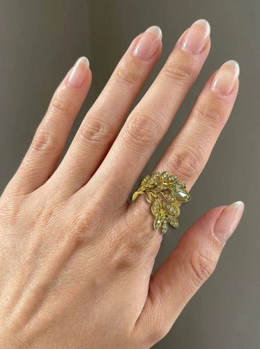 Bague 55 Bague feuillage pavée en or jaune 18k et diamants blancs, diamant fancy poire 58 Facettes
