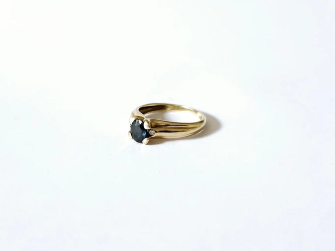 Bague 53 Bague godronnée en or jaune 18k saphir bleu et diamants 58 Facettes
