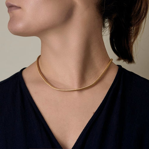 Collier Collier en or jaune à maille tubulaire tressée 58 Facettes VILLEF0221