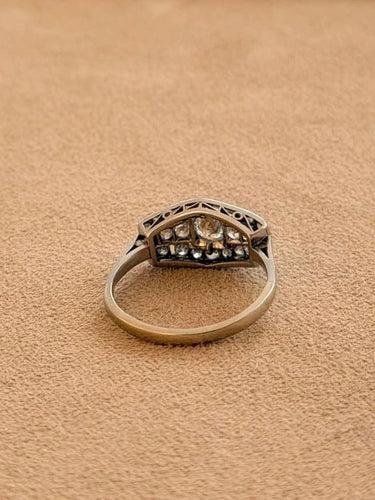 Bague 53.5 Bague jarretière Art déco en platine et or blanc 18 carats et diamants 58 Facettes