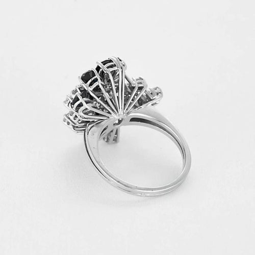 Bague 53 Bague motif végétal en or blanc 18k, saphirs poire et diamants 58 Facettes BA510