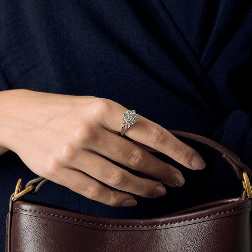 Bague 48 Bague marguerite en platine et diamants 58 Facettes LJ 25- 353