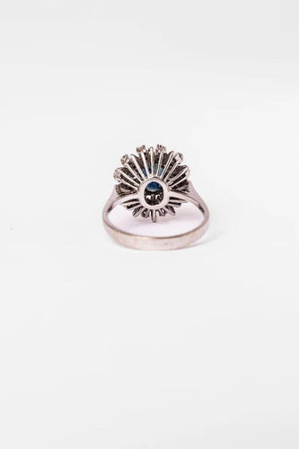 Bague 52 Bague en or blanc, saphir et diamants 58 Facettes
