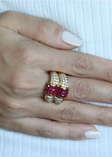 Bague 55 Bague ondulée Or jaune Rubis et Diamants 58 Facettes RNG0016