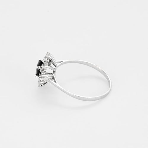 Bague 60.5 Bague marguerite en or blanc, saphir et diamants 58 Facettes BIA1319X2