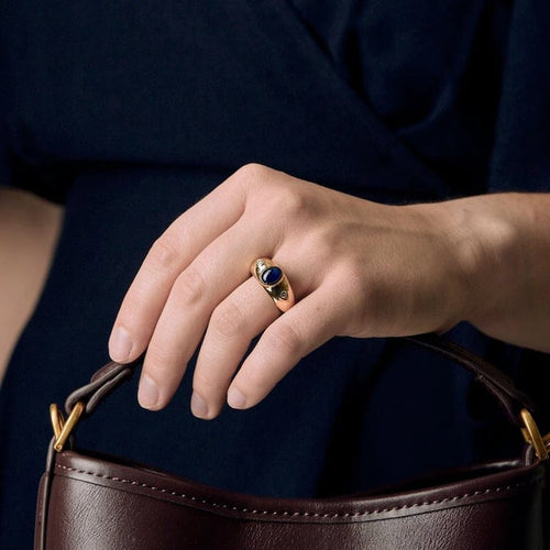 Bague jonc en or jaune, saphir et diamants