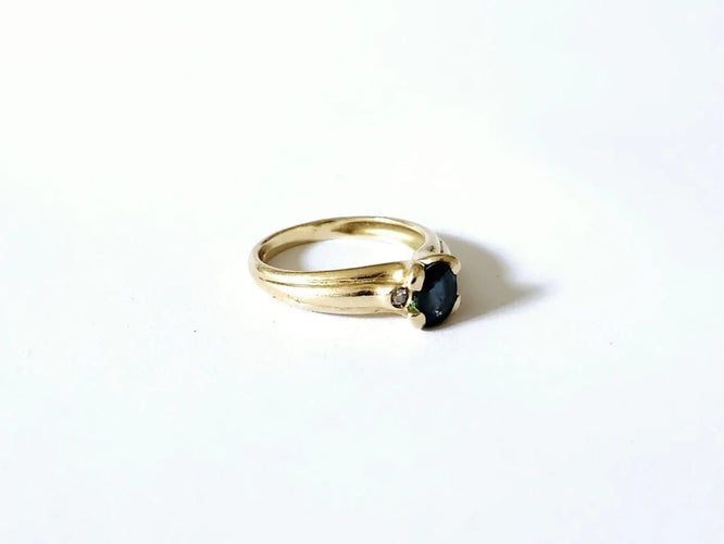 Bague 53 Bague godronnée en or jaune 18k saphir bleu et diamants 58 Facettes