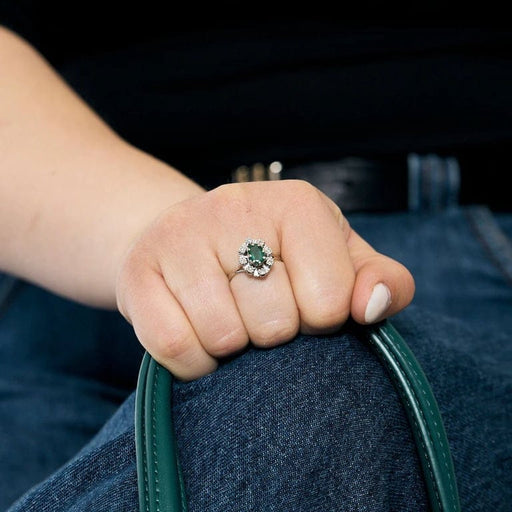 Bague 53 Bague marguerite or blanc, émeraude et diamants 58 Facettes EPI10662